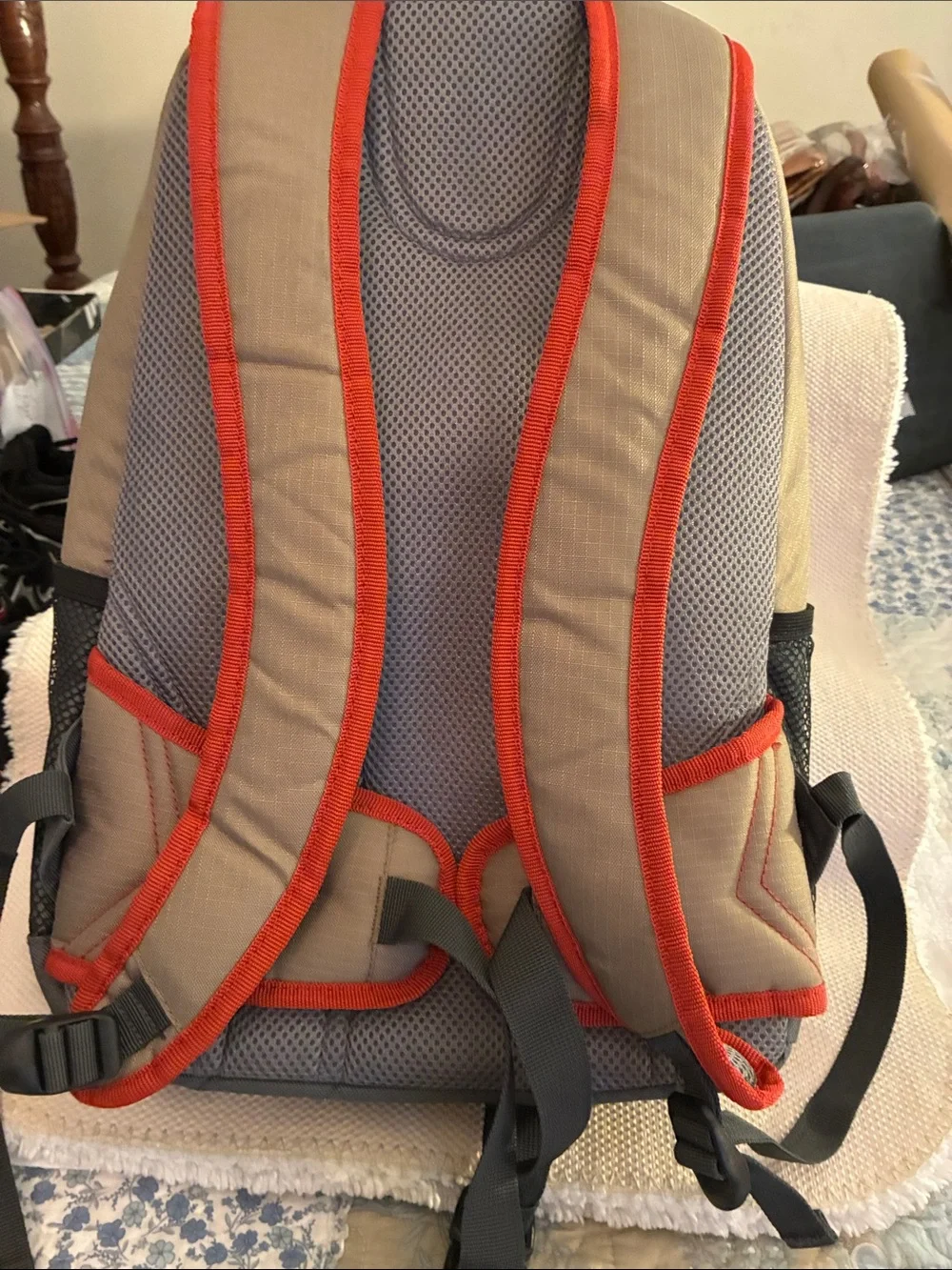 Coleman 28 can soft Gray and Tan Backpack/hiking/camping w/Red Cord Accents NWOT